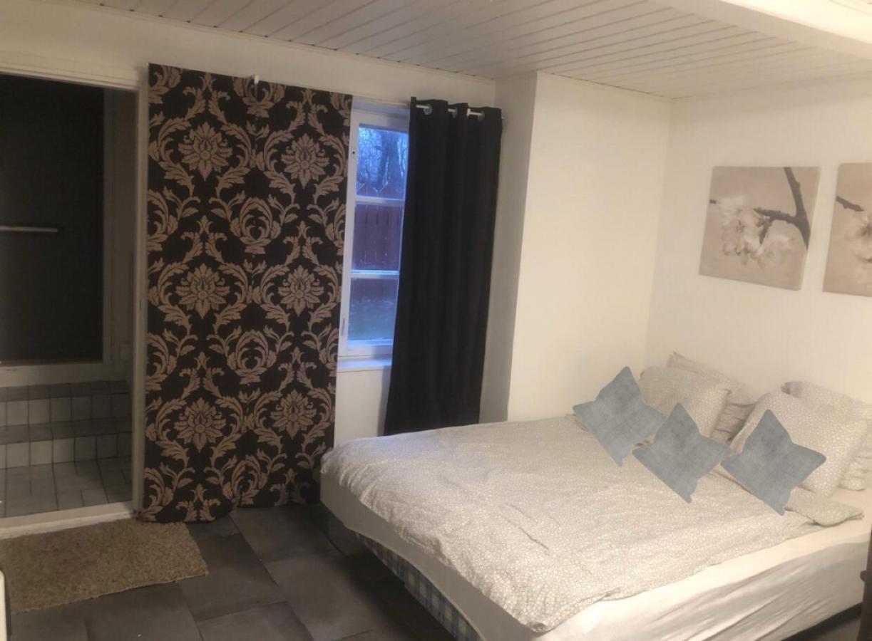 Puutaloyksioe 1 Km Turun Rautatieasemalta Apartment Турку Екстериор снимка
